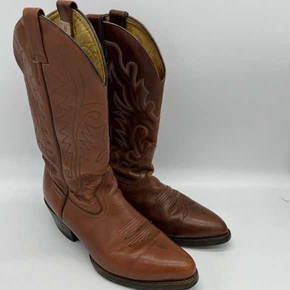 Authentic Elegance: Embrace Mismatched Boulet and Charro Cowboy Boots! - Picture 6 of 9